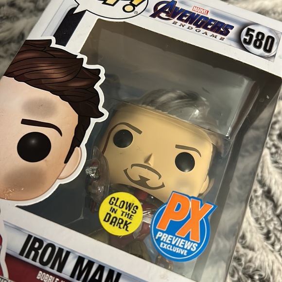Funko Pop! Marvel: Avengers Endgame - Iron Man (Glow in The Dark) Bobblehead - Picture 2 of 5